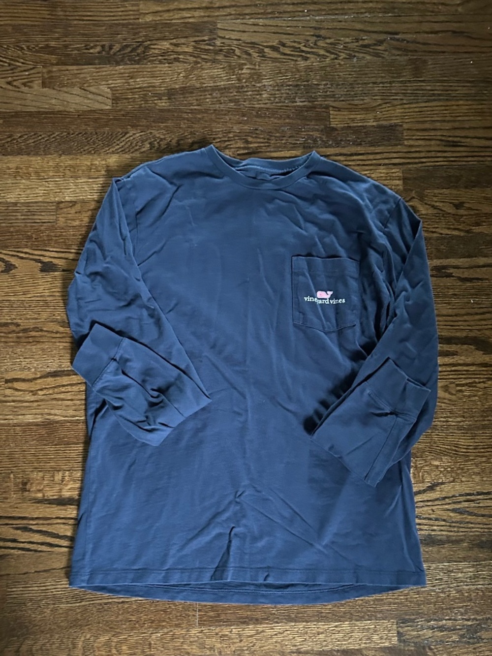 Vineyard Vines tshirt long sleeve blue Whale logo hraphic